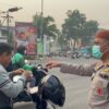 Polresta Gowa Bagi-Bagi Masker Kepada Warga Antisipasi Dampak Asap Karhutla