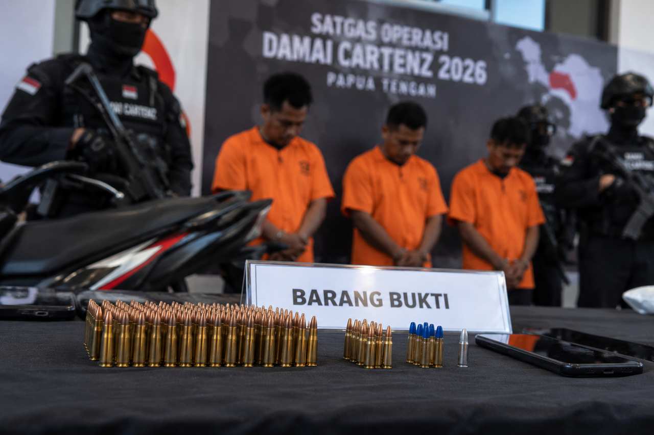 Ilustrasi barang bukti amunisi dalam kasus dugaan peredaran amunisi ilegal di Mimika