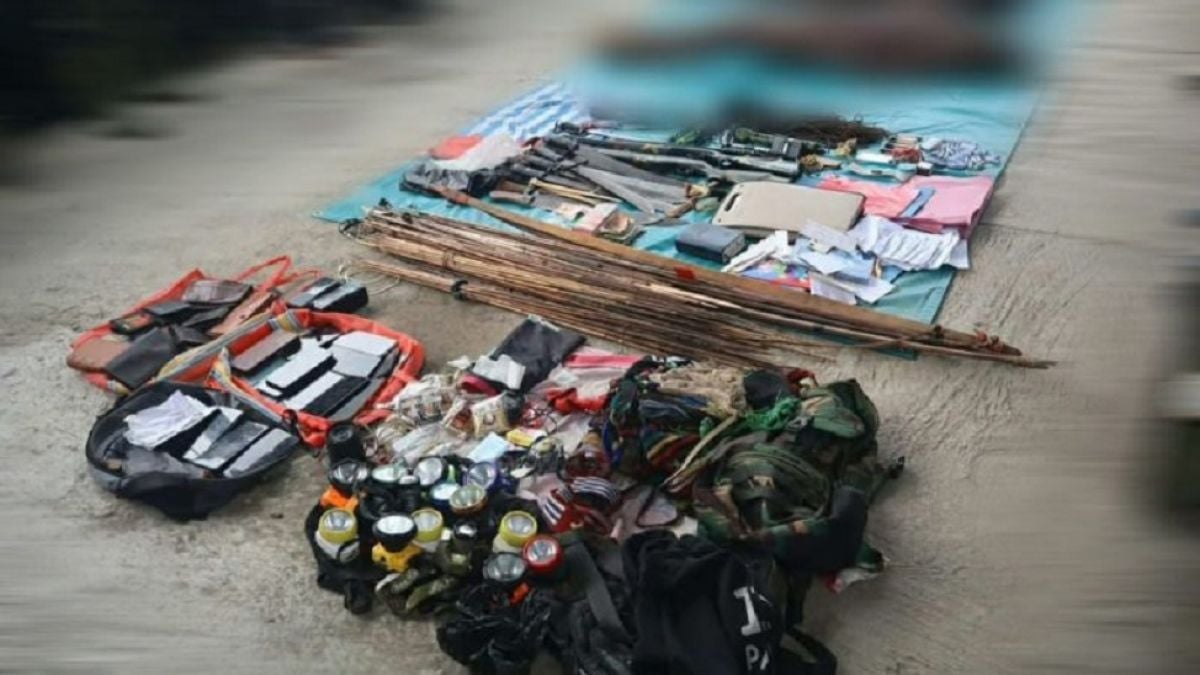 Barang bukti yang diamankan usai kotan senjata TNI dengan Anggota OPM.