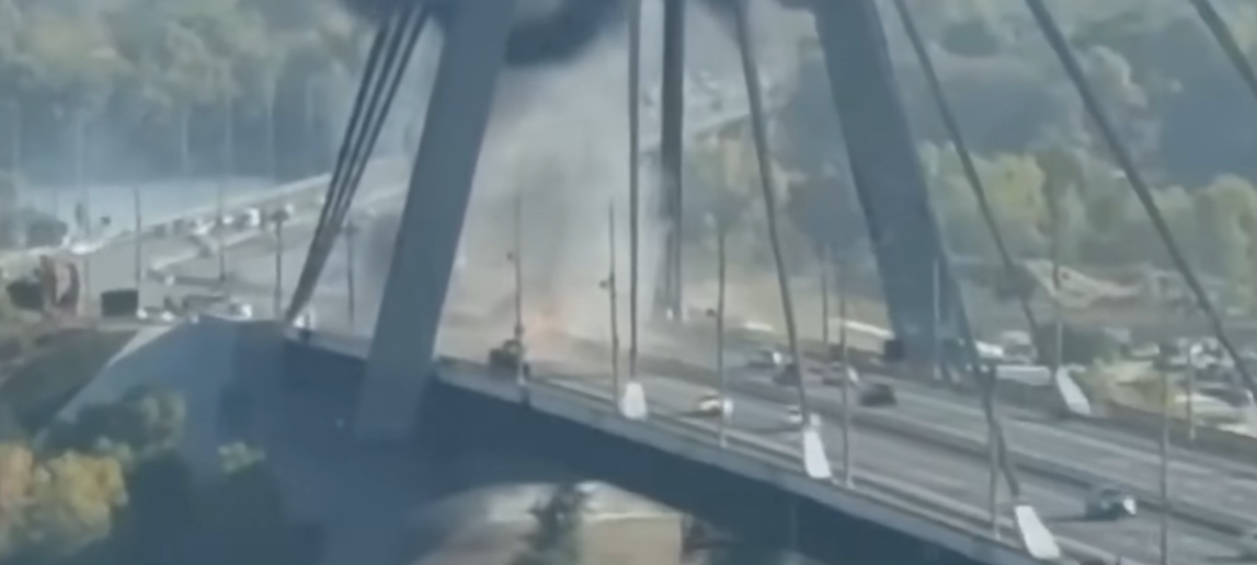Drone Rusia hancurkan jembatan Kyiv