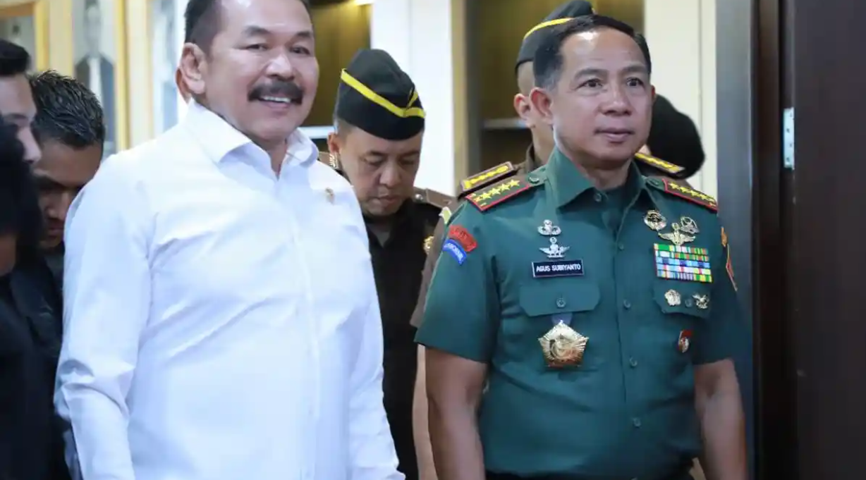 Panglima TNI Jenderal TNI Agus Subiyanto, dan Jaksa Agung Sanitiar Burhanuddin atau ST Burhanuddin.