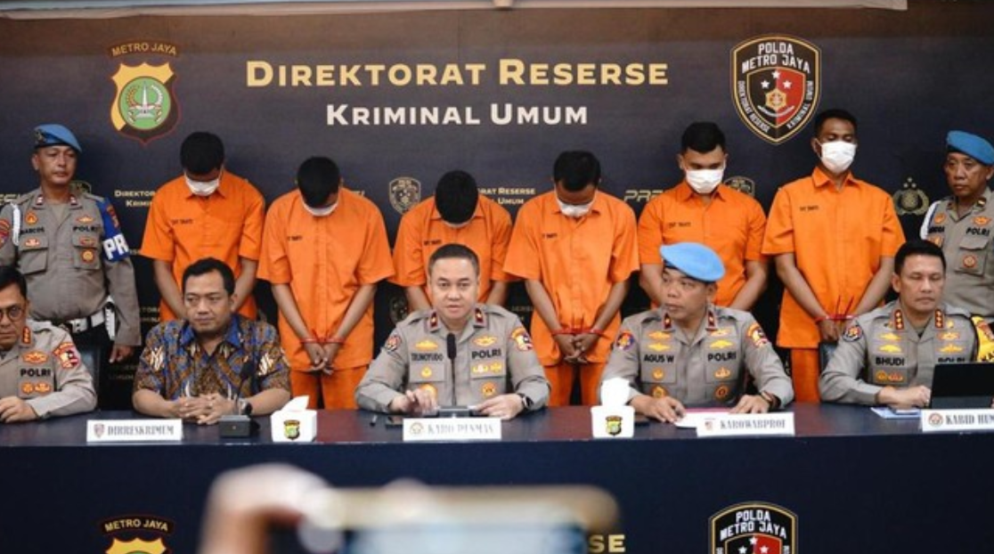Mabes Polri mengungkap kronologi dan peran dari enam anggota Yanma yang melakukan pengeroyokan kepada mata elang atau debt collector hingga tewas di Kalibata, Jakarta Selatan.