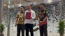 Keterangan pers Kapuspenkum Kejaksaan Agung Anang Supriatna terkait penetapan tersangka kasus korupsi tata kelola komoditas nikel tahun 2017-2020 di Gedung Jampidsus Kejagung, Kamis (15/10/2026).