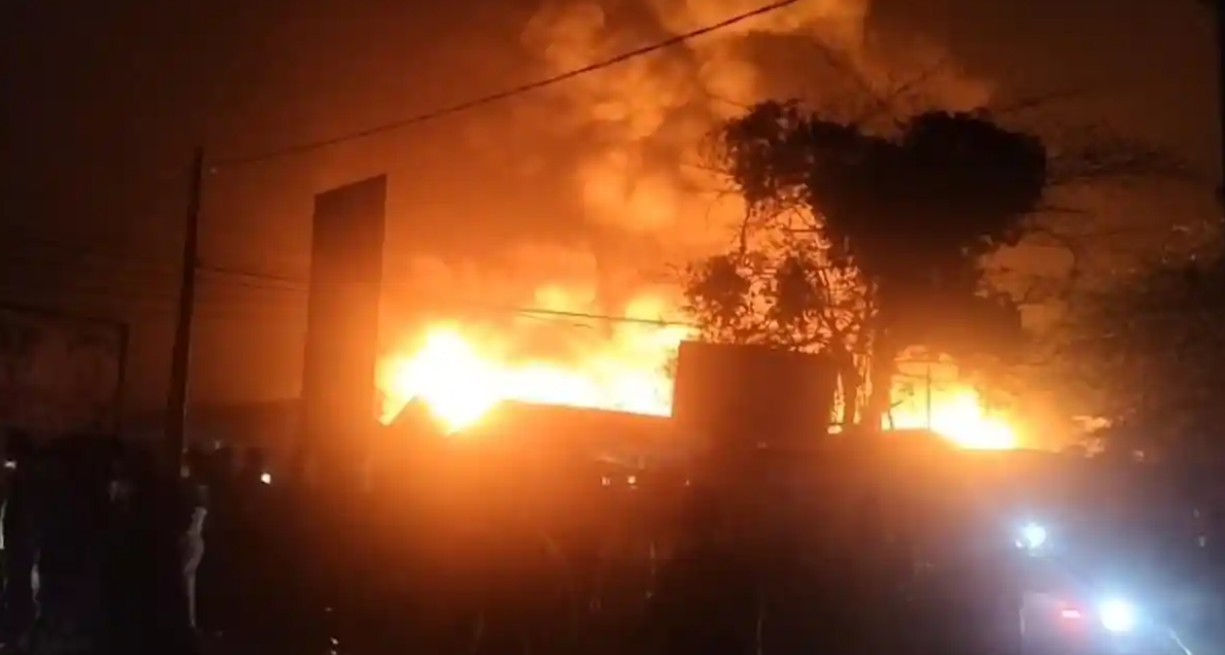 Kebakaran terjadi di Pasar Batu-Batu, Kecamatan Marioriawa Kabupaten Soppeng, Sabtu (24/10/2026) malam.