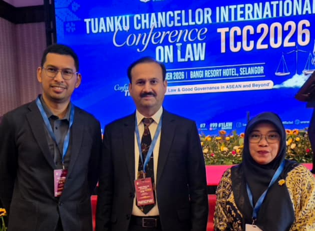 Dosen Unhas periah silver award hukum internasional.