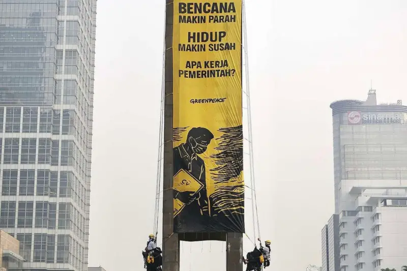 Spanduk Greenpeace