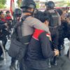 Mahasiswa Dipiting Polisi saat Protes Dua Tahun Pemerintahan Prabowo-Gibran di Makassar
