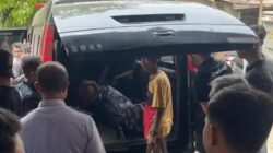 Jenazah korban saat berada di Bidokkes Polda Sulsel untuk menjalani autopsi usai ditikam OTK di jalan Boulevard, Makassar. (Ist)