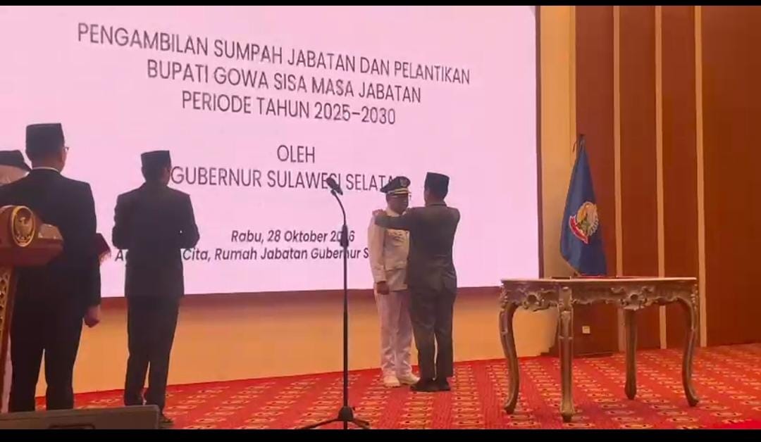 Gubernur Sulsel Andi Sudirman Sulaiman melantik Darmawangsyah Muin sebagai Bupati Gowa di Rumah Jabatan Gubernur Sulsel, Makassar, Rabu (28/10/2026). (Ist)