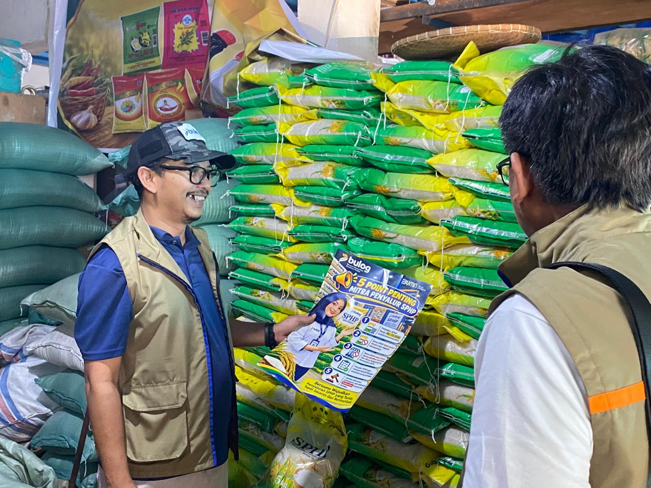 Cegah Beras SPHP Dioplos dan Dijual Mahal, Bulog Sulselbar Sisir RPK di Makassar