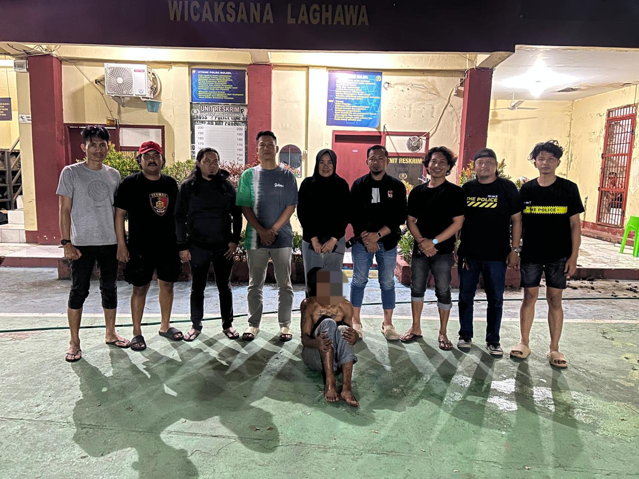 Terduga pelaku pencurian berinisial JP alias Jampang diamankan bersama barang bukti iPad dan koper di Polsek Panakkukang.