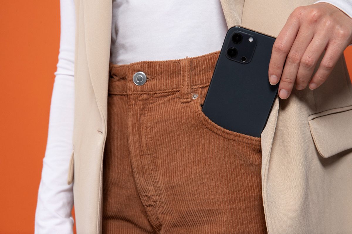 Dampak menyimpan handphone didalam kantong celana.