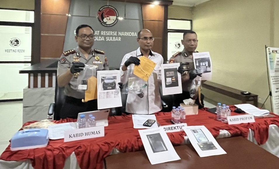 Konferensi pers yang dipimpin Direktorat Reserse Narkoba Polda Sulbar pada Senin (12/10/2026).