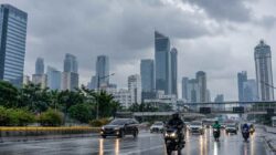 Cuaca Jakarta hari ini berawan dan berpotensi hujan ringan.