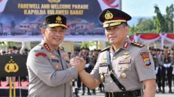 Irjen Totok Suharyanto dan Irjen Adi Deriyan Jayamarta dalam seremoni pergantian Kapolda Sulawesi Barat.