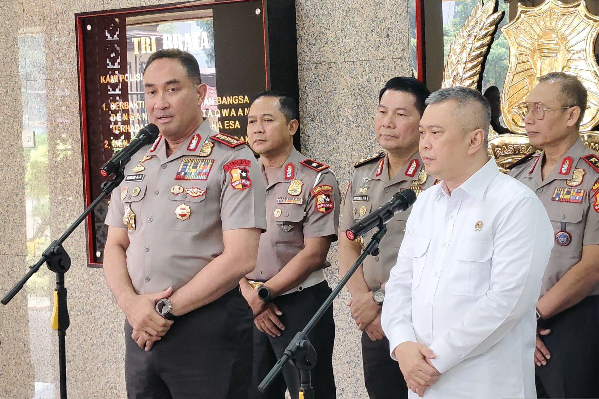 Kapolri Suyudi bersama Menhut Dudy
