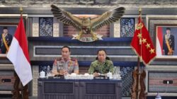 Kapolri Jenderal Suyudi bersama Panglima TNI