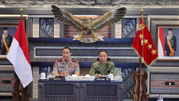 Kapolri Jenderal Suyudi bersama Panglima TNI