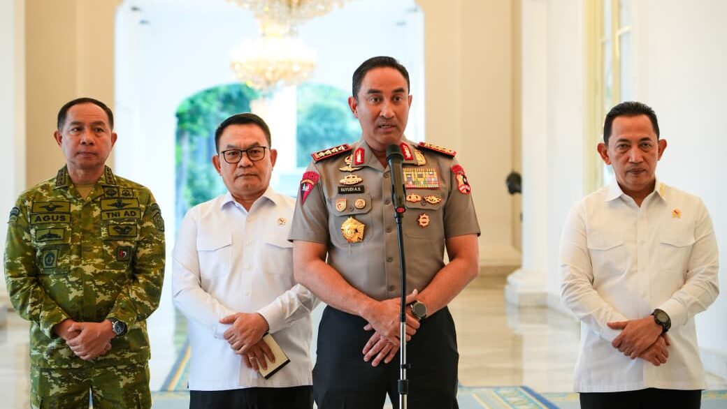 Kapolri Suyudi bersama Menko Polkam, Panglima dan Kepala KSP.