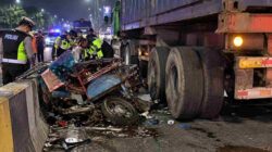Kecelakaan becak motor terlindas truk kontainer di Jalan Daan Mogot, Jakarta Barat