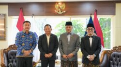 Menteri Haji dan Umrah Mochamad Irfan Yusuf saat membahas pemadanan data jemaah haji dengan Kemendagri