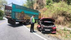 Tabrakan Agya dan Truk Fuso di Maros, Lima Orang Terluka