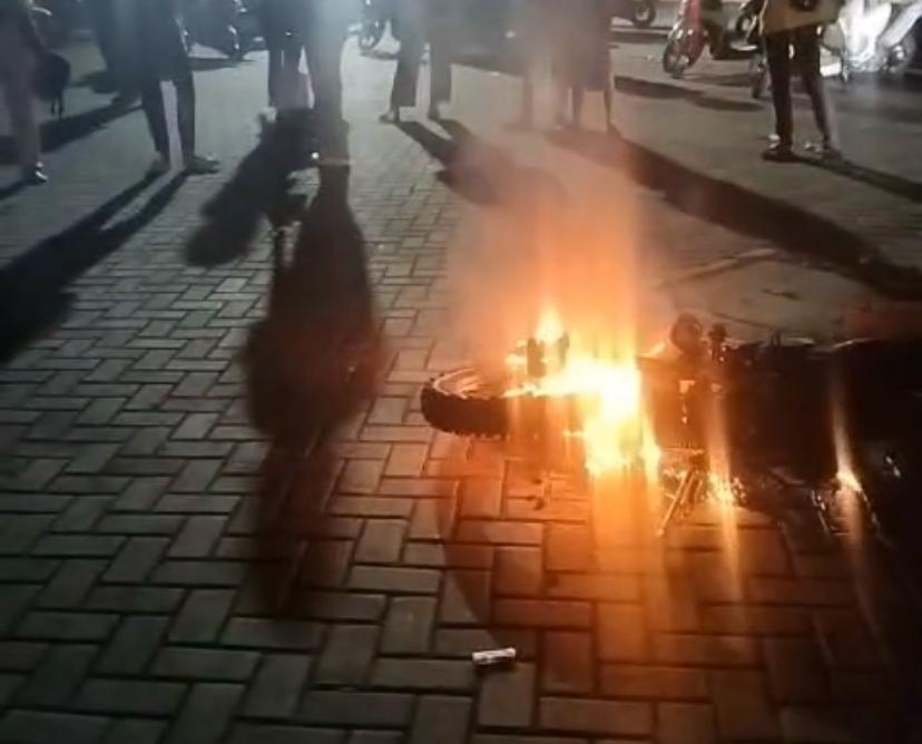 Motor milik geng motor di Makassar dibakar