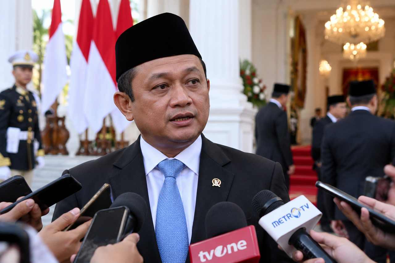 Menteri Perindustrian Muhammad Sarmuji seusai pelantikan di Istana Negara
