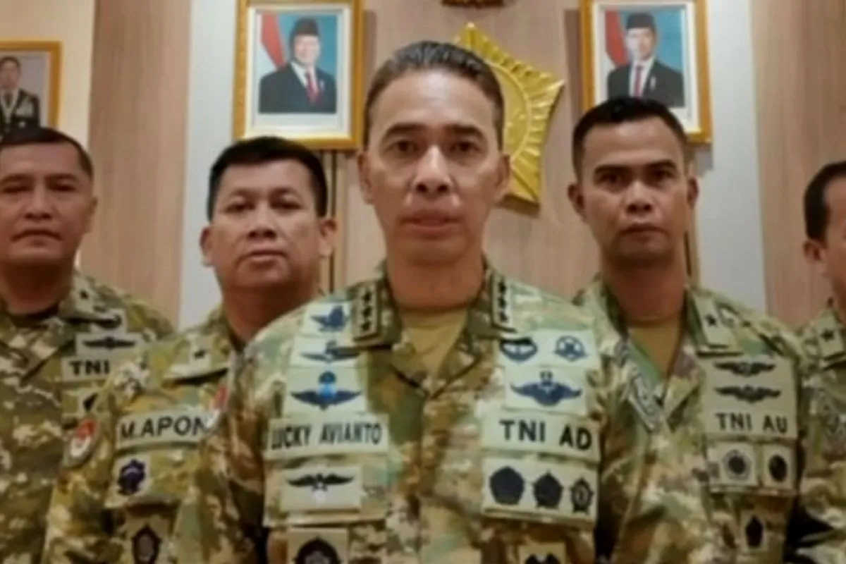 Pangkogabwilhan III Letjen TNI Lucky Avianto memberikan keterangan terkait kontak senjata di Maybrat.