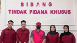 Tim Kejari Gowa saat mengeksekusi mantan Direktur RSUD Syekh Yusuf, dr. H, Salahuddin kasus dugaan korupsi dana JKN. (Ist)