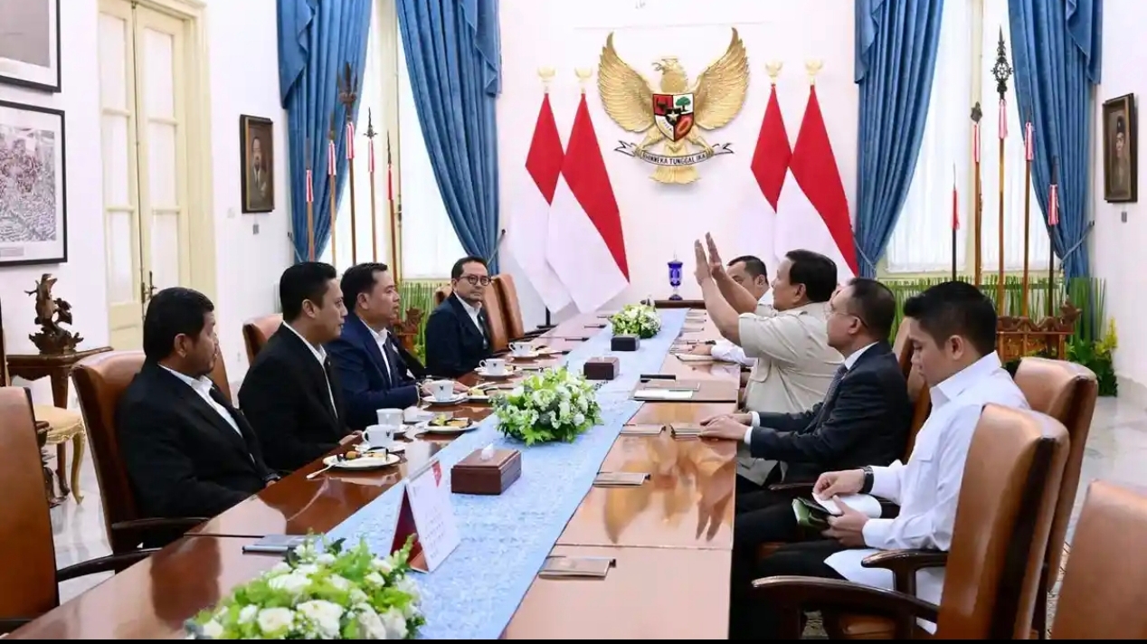 Presiden Prabowo Subianto menerima kunjungan pimpinan Komisi V DPR RI di Istana Presiden 17 April 2025. Dua tahun pemerintahan Prabowo, sejumlah PSN terus berlanjut dan dibangun di Sulsel. 