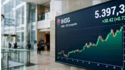 IHSG Ditutup Menguat 1,21 Persen ke 5.453,13, Saham Bank dan Tambang Bergerak Beragam