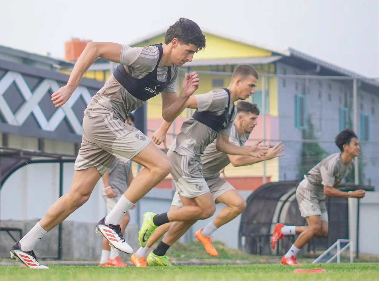 Sesi latihan PSM Makassar.