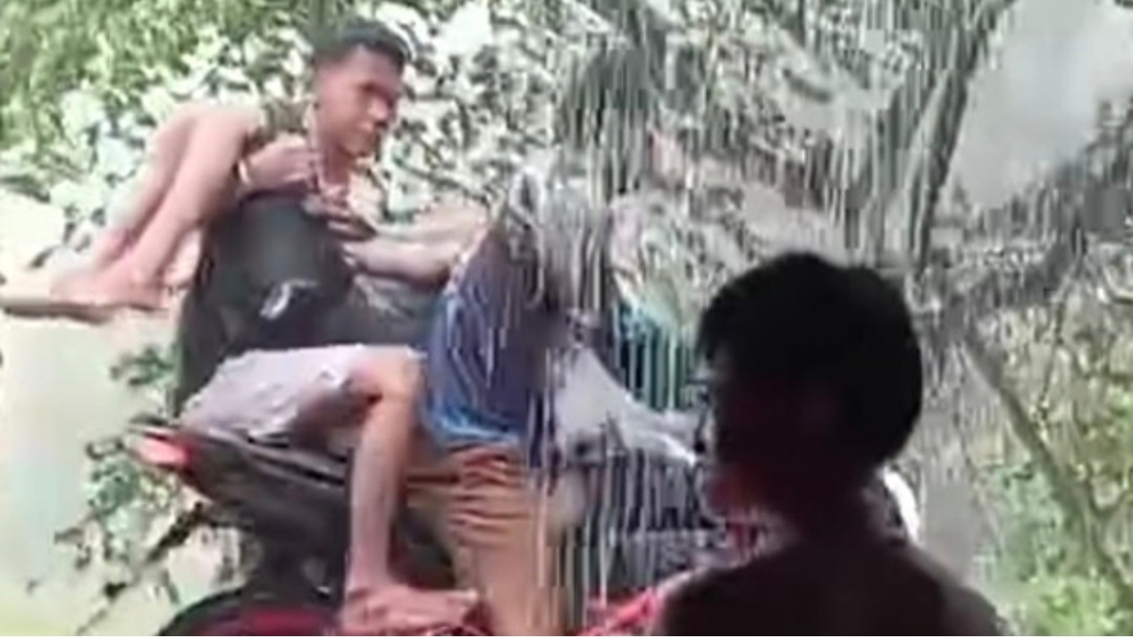 Seorang bocah tewas tersambar petir di Mamuju, Sulawesi Barat.