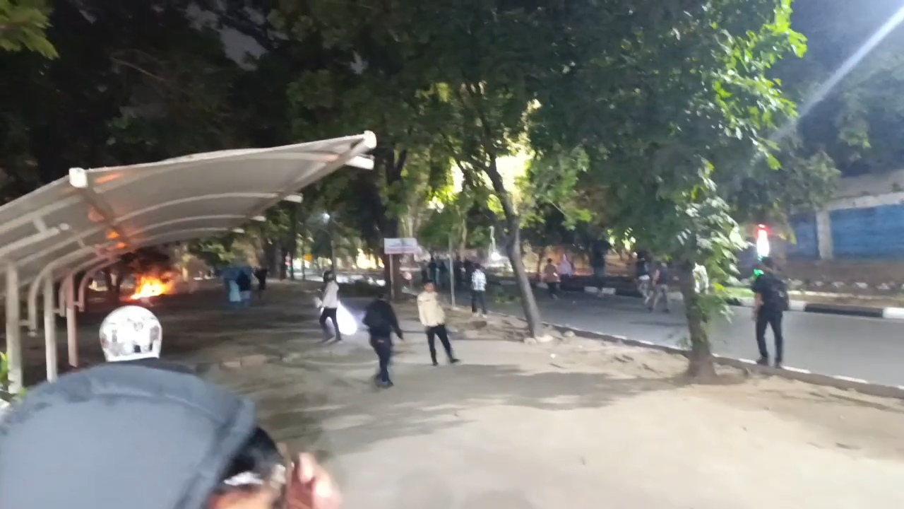 Suasana kericuhan di Kawasan Universitas Hasanuddin (Unhas), Tamalanrea, Makassar. (Ist)