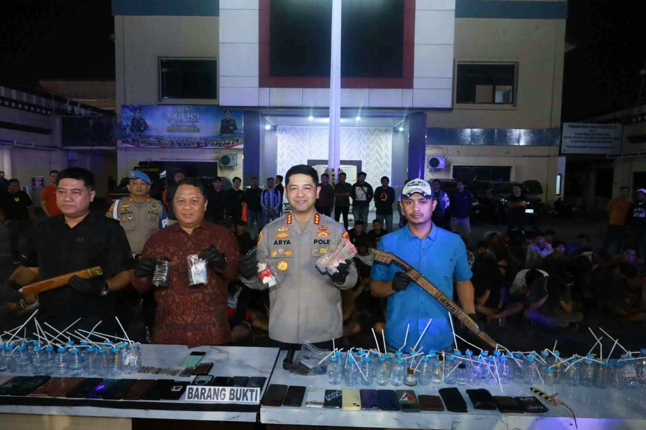 Kapolrestabes Makassar, Kombes Pol Arya Perdana pimpin konferensi pers di Polrestabes Makassar.