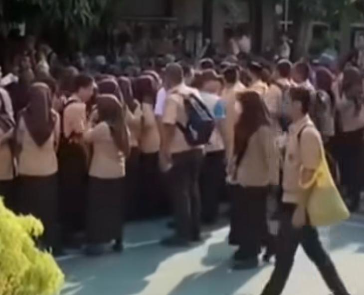 Aksi protes siswa SMA 2 Makassar.