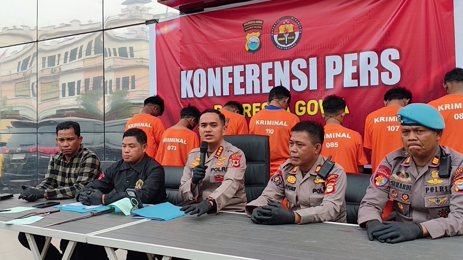 Konferensi pers di Halaman Polresta Gowa, Selasa (6/10/2026) sore.