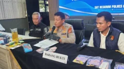 Polisi mengamankan upal Rp7,1 juta dan memburu pemasok melalui media sosial.