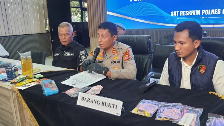 Polisi mengamankan upal Rp7,1 juta dan memburu pemasok melalui media sosial.