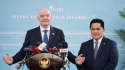 Presiden FIFA Gianni Infantino bersama Ketua Umum PSSI Erick Thohir. (Foto: kemenpora)