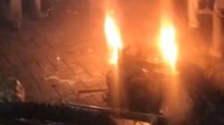 Kronologi Motor Diduga Milik Geng Motor Dibakar Massa di Makassar
