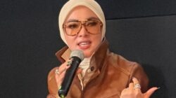 Syahrini Ungkap Cara Minta Izin Reino Barack Nyanyi Lagi Usai Vakum 7 Tahun